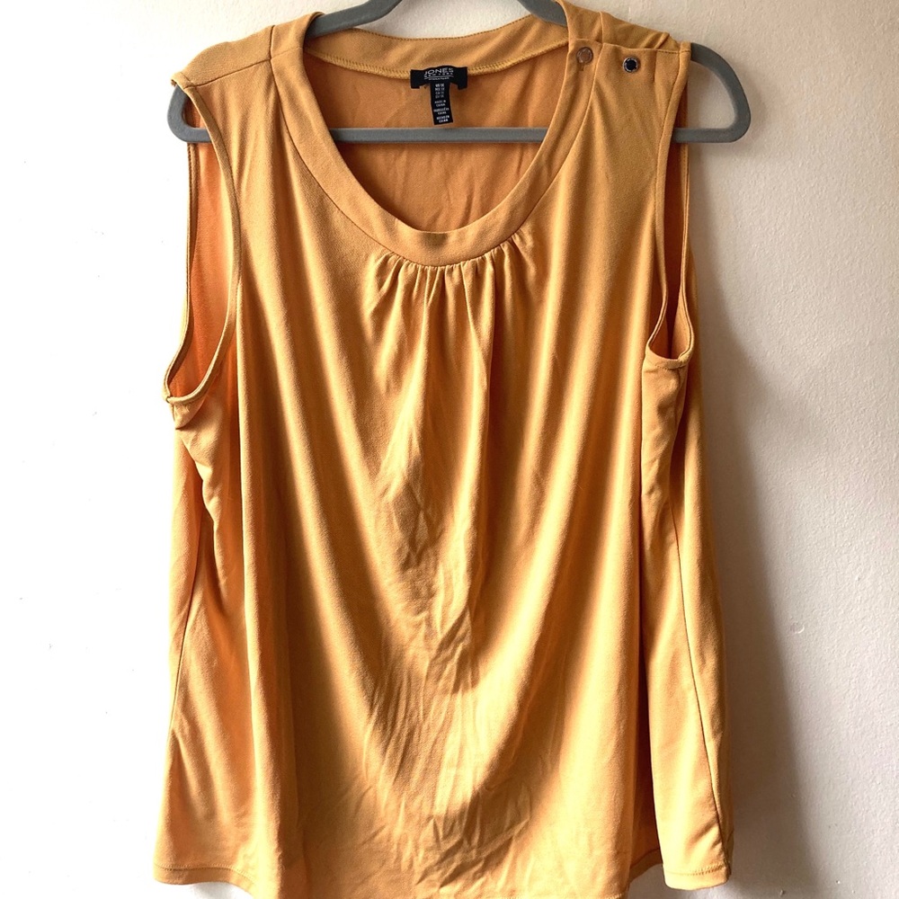 Jones New York mustard flowy tank top